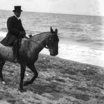 Promenade à cheval sur la plage de Deauville, 1912