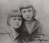 Guillaume Apollinaire et son frère,1890<br>============================